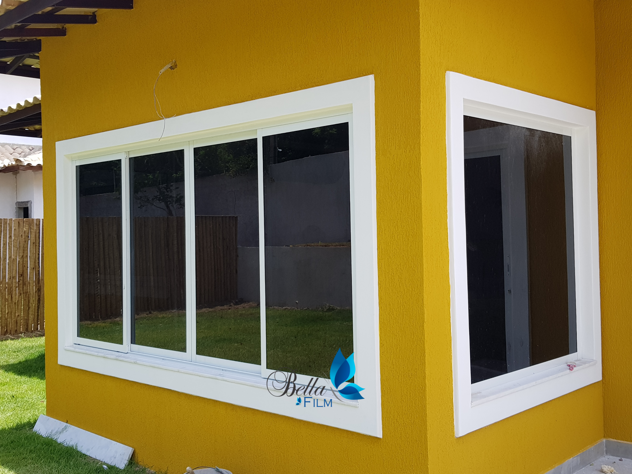Insulfilm automotivo fumê aplicado em veículo