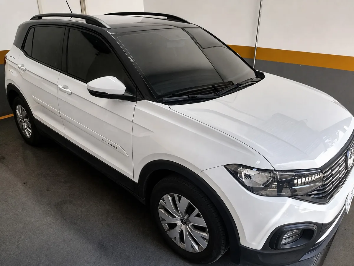 Trabalho da Bella Film RJ:Insulfilm automotivo aplicado em Volkswagen T-Cross branco.