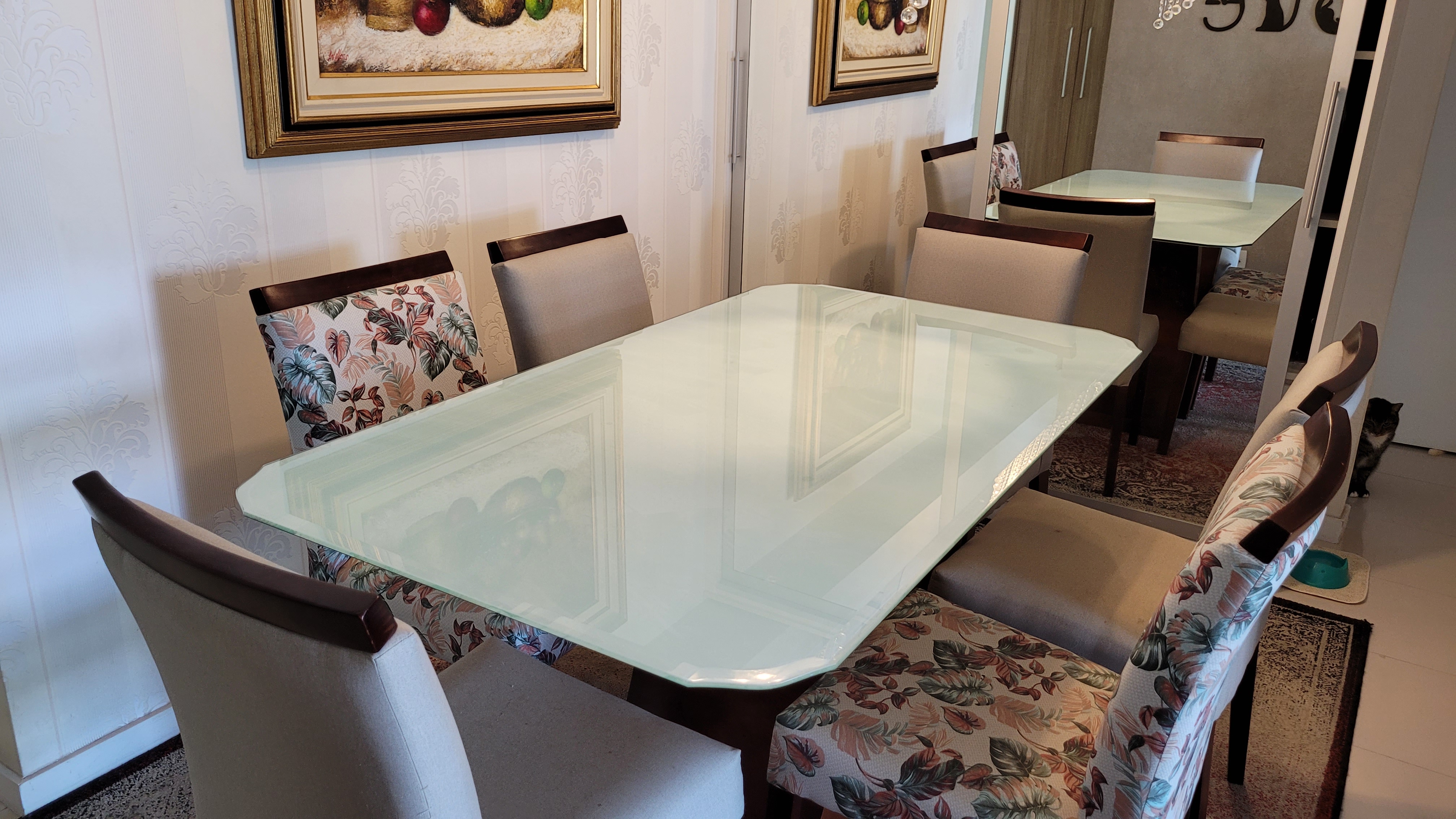Aplicação de película em tampo de mesa de vidro